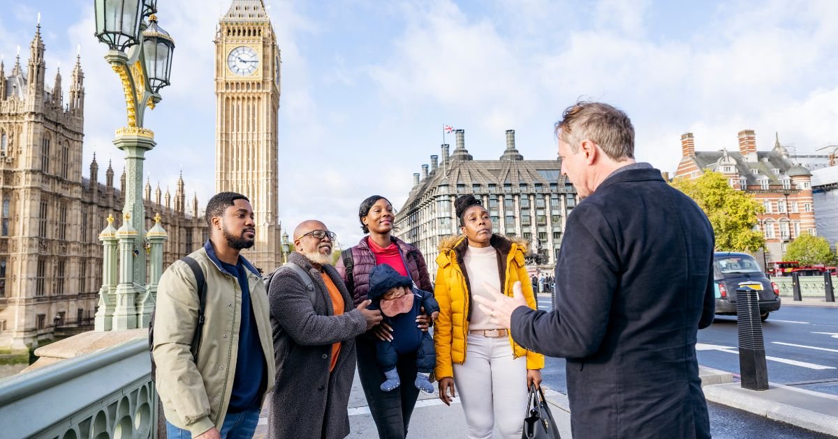 What are the Disadvantages of Being a Tour Guide? (Unveiling the Challenges) 1 Tour-Guide-Expectations
