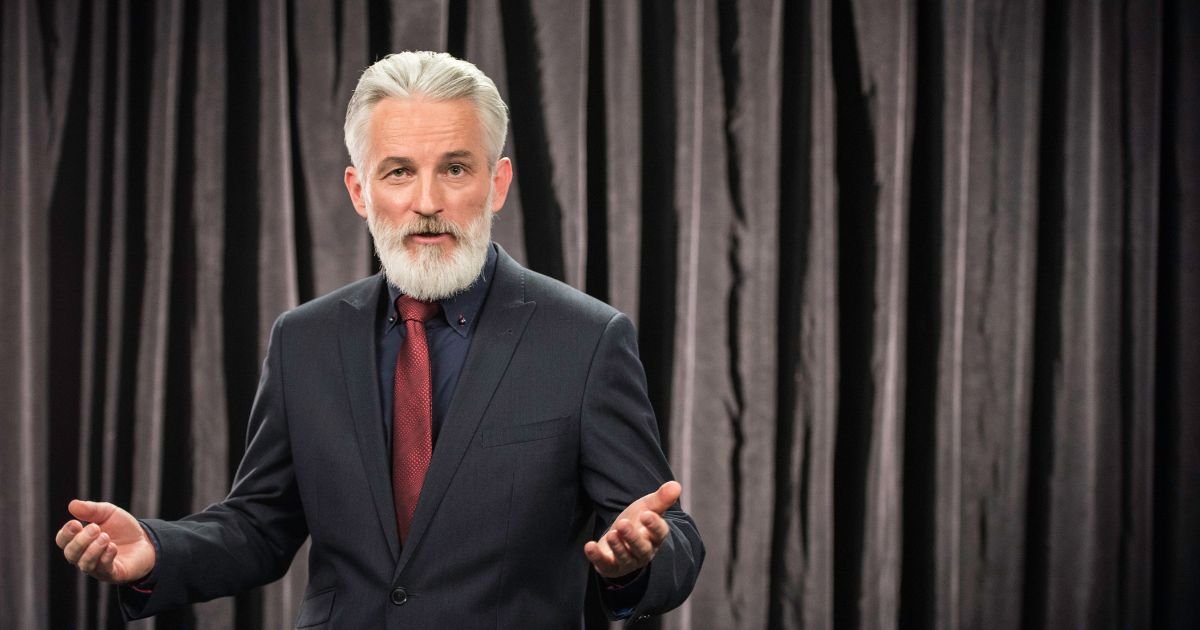 How to Write a Tour Guide Script Perfectly in 2024 (Craft Engaging Narratives!) 4 How to Make a Good Commentary In Tour Guiding