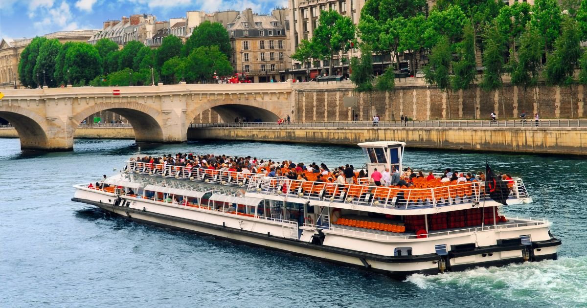 Where Do Tour Guides Make the Most Money? (Global Hotspots for 2024) 3 Lucrative Cities For Tour Guides